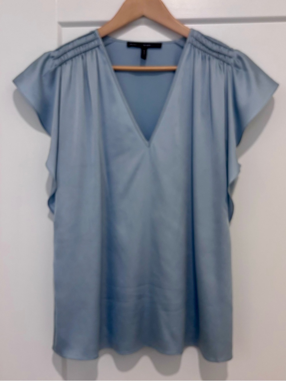 WHBM White House Black Market Lt Blue Satin Flutter Sleeve V-neck Top Sz M